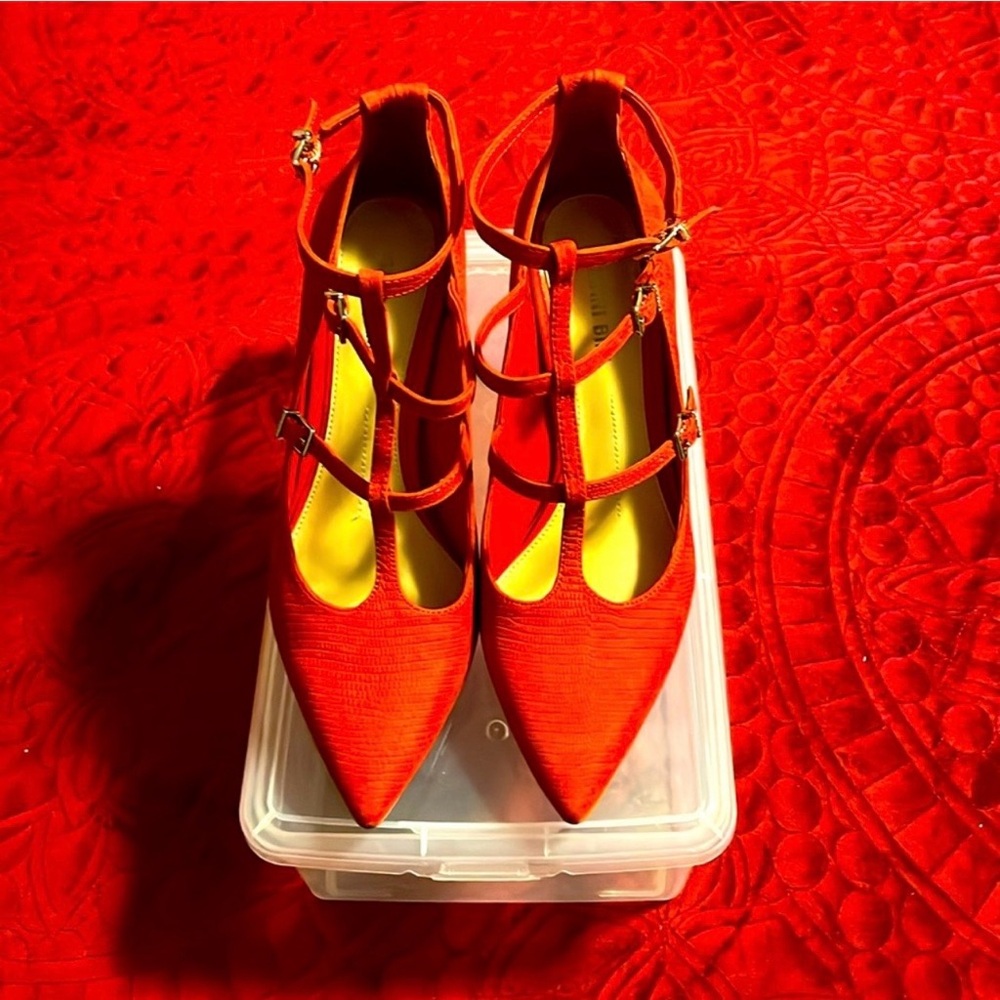 Gianni Bini Red T-Strap 👠
